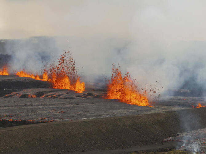 Iceland volcano erupts, prompting evacuation of tourists and residents