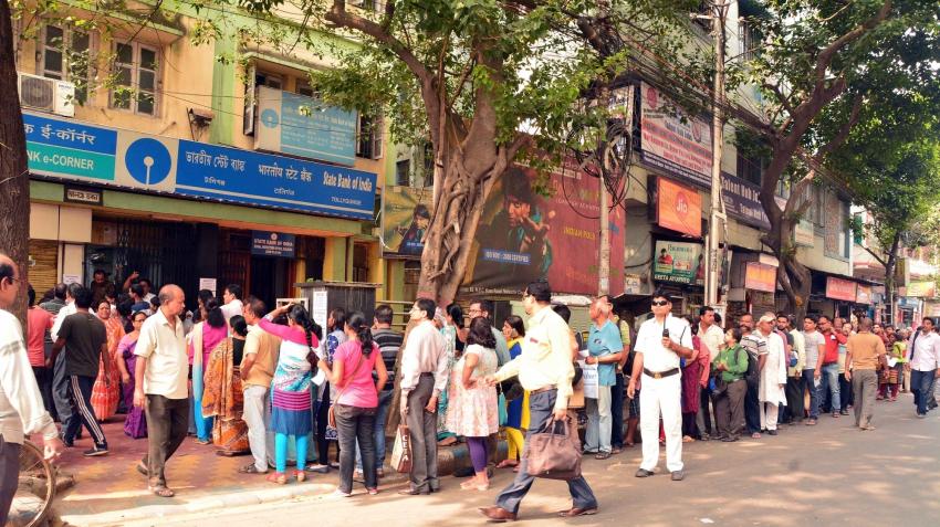 You can exchange only a few Rs 1000 and Rs 500 notes with RBI till Dec 30, holding bulk may attract penalty