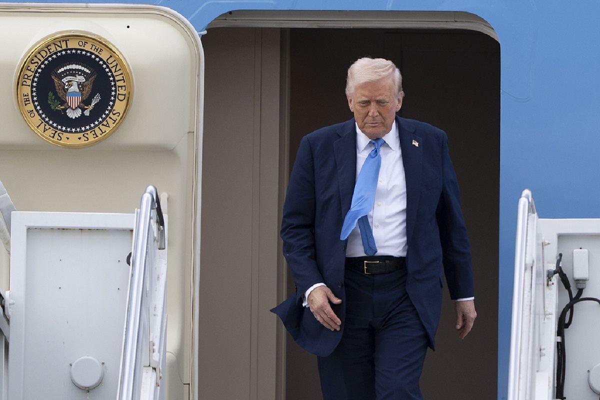 Trump criticizes Putin over remarks on Ukraine's Zelenskyy, warns of potential sanctions on Russia