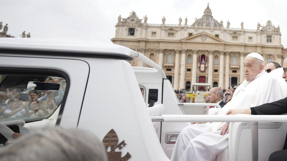 Pope Francis Appears Briefly on Easter, Urges Ceasefire in Gaza