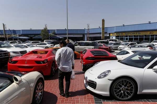 A Salesman’s Tips on Buying a New Car