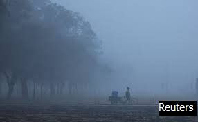 Dense Fog Reduces Visibility in Delhi-NCR, Rain Expected Today