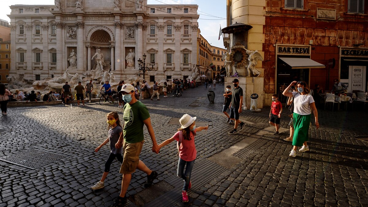 Flight Searches for Papal Conclave Soar by Over 345%—What Tourists Can Anticipate in Rome