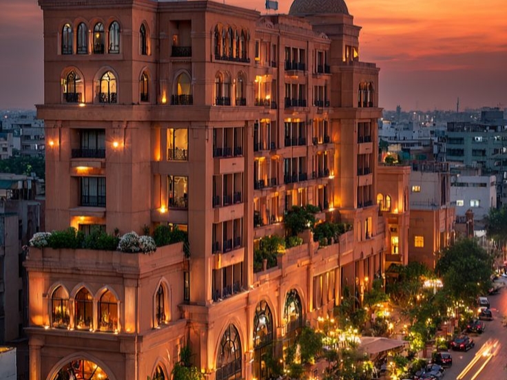 Battle of Hospitality Giants: Indian Hotels or ITC Hotels, Who Leads the Future?