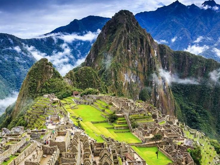 Peru evacuates 1,400 stranded tourists from Machu Picchu during protests