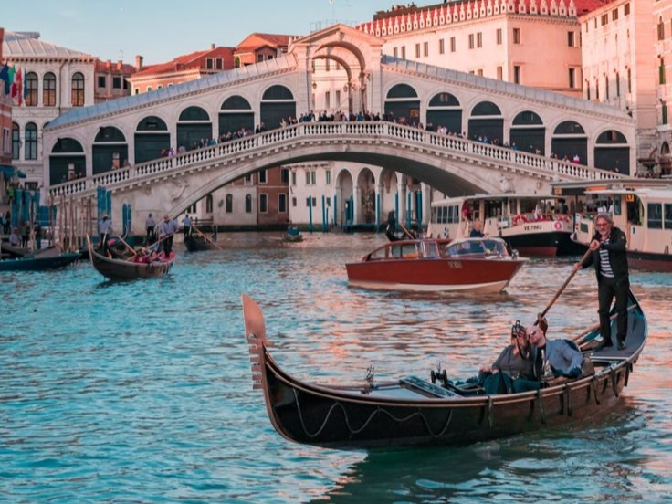 Venice bans tourists after illegal canal diving incident
