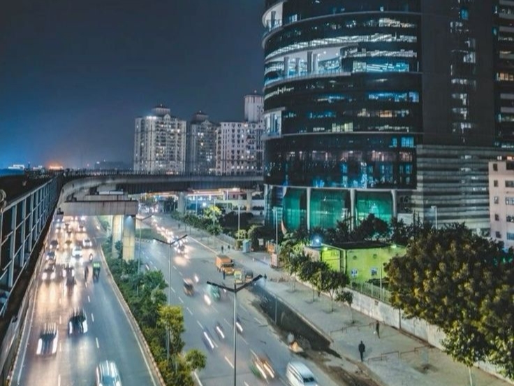 Five Dead After High-Speed Thar Hits Divider on Gurugram National Highway