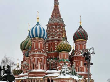 Russian Woman's Viral Post Challenges Common Stereotypes About India