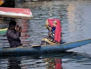 Jammu and Kashmir Expected to See Mostly Dry Weather Today, With Isolated Rain Possible