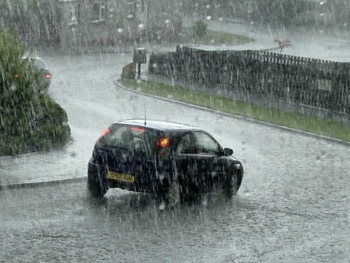 Heavy Rains Disrupt Uttar Pradesh as Schools Up to Class 12 Shut in Several Districts