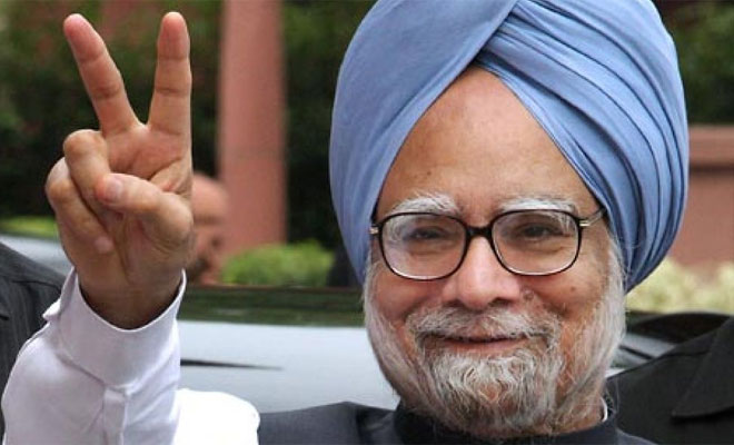 Demonetisation is a monumental management failure and organised loot, says Manmohan Singh