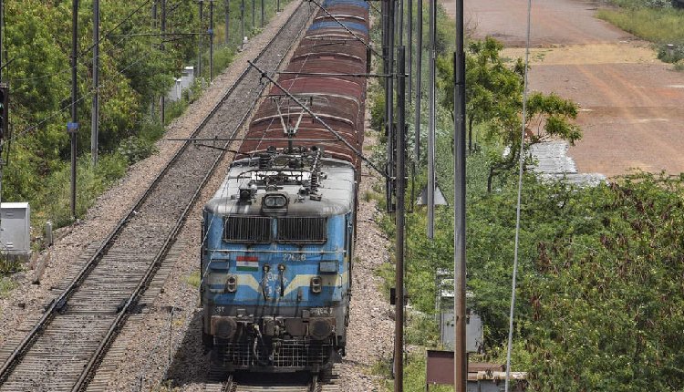 Trains Boost Coal Freight Capacity as Power Plants Stock Up Ahead of Summer