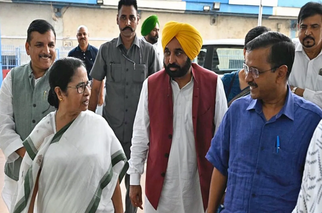 AAP and TMC Leaders Hold Meeting to Counter Central Government's Contentious Ordinance