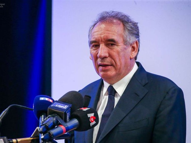 French Political Crisis Deepens: PM François Bayrou Awaits Confidence Vote