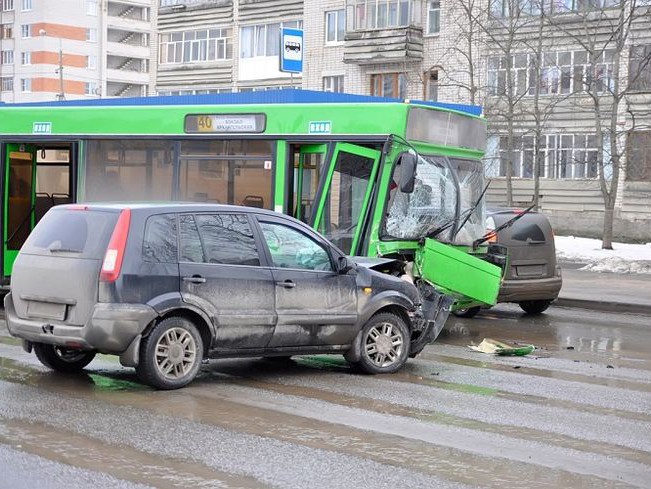 Deadly collision in Mexico as train rams double-decker bus 8 fatalities, 45 injuries
