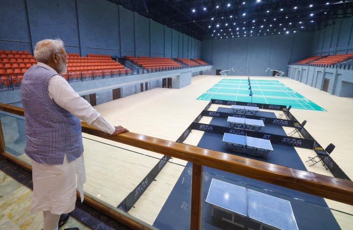 The Prime Minister assesses the developments at the Dr. Sampurnanand Sports Stadium in Kashi.